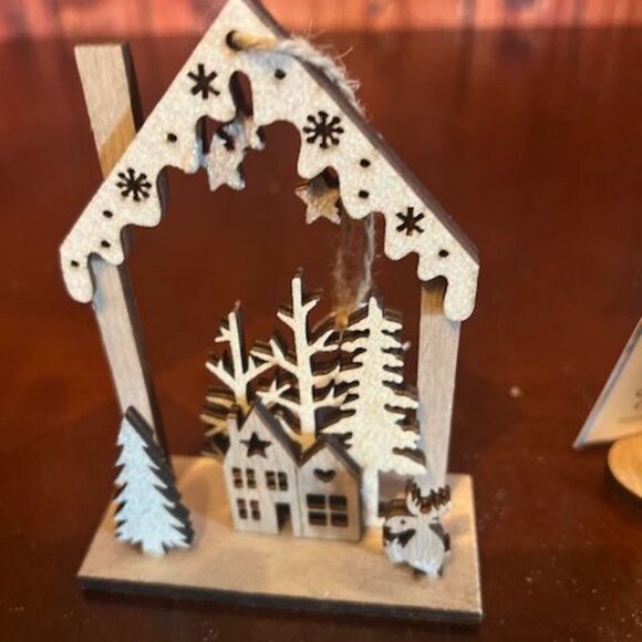 Rustic Wooden Christmas Decorations Set Of 4 With Reindeer & Snowy Village Scene - Picture 6 of 8